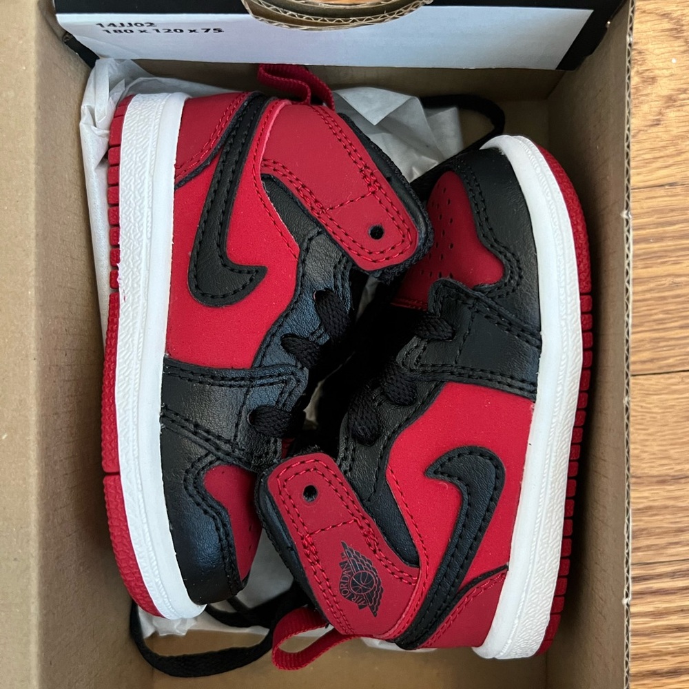 Never worn Jordan 1 mid 4C